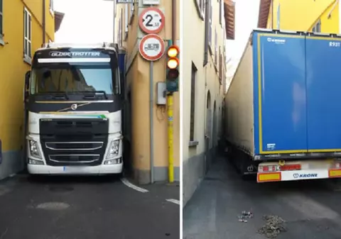 Un șofer român s-a blocat cu tirul pe o străduță din Italia!
