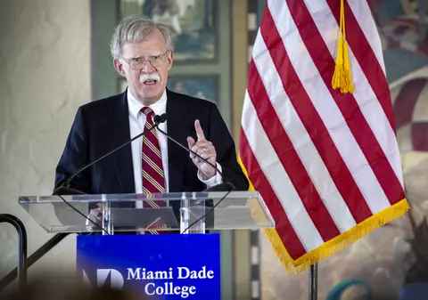 Consilierul lui Trump invită Iranul la negocieri, la o zi după ce SUA a impus noi sancțiuni