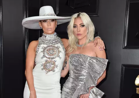 Cum s-au îmbrăcat vedetele la premiile Grammy 2019. Care au fost cele mai frumoase ținute, dar și cele mai nereușite | FOTO