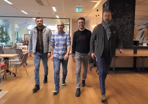 VIDEO/ Patru tați au „născut” un proiect. Dan, Alex, Cezar și Daniel sunt 4DADS COOL