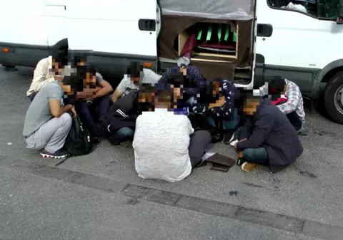 Cinci români au fost condamnați la închisoare pentru trafic de migranți în Marea Britanie. Unde au ascuns opt migranți afgani