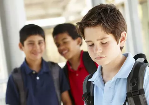 Răzbunarea unui copil de 9 ani: Și-a otrăvit colegii de clasă după ce aceștia l-au hărțuit. 25 de elevi au ajuns la spital