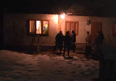 UPDATE / Bărbatul din Neamț care a fugit după ce și-a împușcat fosta soție a fost prins. Polițiștii l-au găsit după urmele din zăpadă