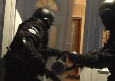 120 de condamnați în Anglia, niciunul în România! Același procuror DIICOT care nu i-a cercetat pe colonelul SRI Predoiu, fratele șefului SIE, și pe ceilalți ofițeri din dosarul de trafic de minore "Shanghai" a ratat toți inculpații în "Academia de Trafic de Minori Țăndărei"!