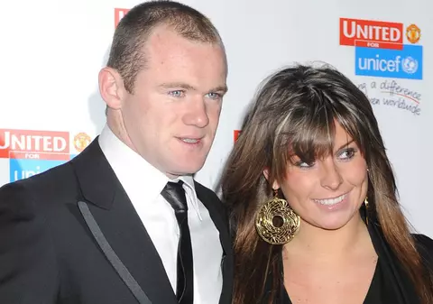 Mariajul lui Wayne Rooney "atârnă de un fir de ață" după ce fotbalistul a petrecut în oraș alături de o barmaniță. Decizia luată de soția lui