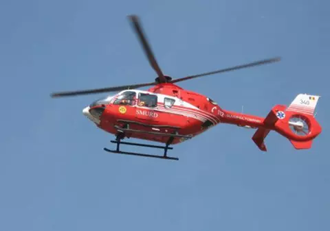 Fetiță din Vâlcea, în comă după ce a înghițit mai multe medicamente. Copila a fost transportată cu elicopterul SMURD în Capitală