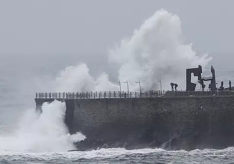 Avertisment pentru românii care călătoresc în Portugalia. A fost emis cod roșu de vreme rea!