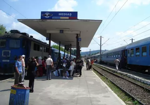 O femeie a fost lovită mortal de tren, în Gara Mediaş