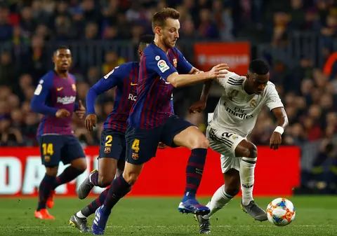 Cupa Spaniei, semifinale, retur: Real Madrid - Barcelona 0-3. Finală Barca - Valencia