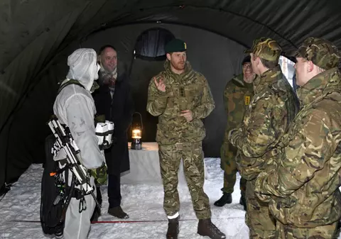 VIDEO | Surpriză bizară pe care militarii britanici i-au pregătit-o Prințului Harry de Valentine’s Day
