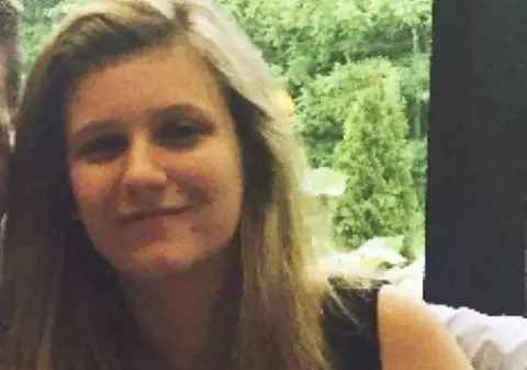 O fată de 16 ani s-a sinucis, dar a și transmis pe Snapchat ultimele momente din viața ei. A fost jignită și după moarte