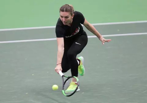 Simona Halep a învins-o pe Katerina Siniakova și a făcut egal în duelul României cu Cehia de la Fed Cup. "A fost dificil, mai ales emoțional"