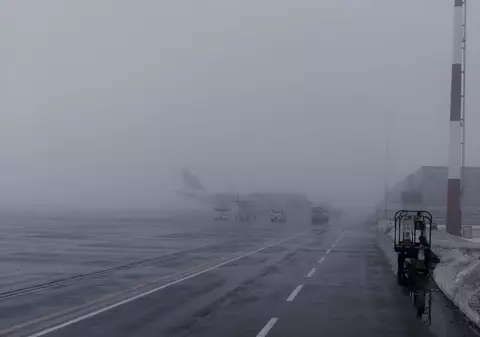 Aeroportul Iași este blocat din cauza ceții. Sfaturile adresate călătorilor