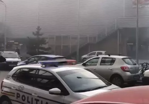 Incendiu în parcarea unui supermarket din sectorul 2 al Capitalei