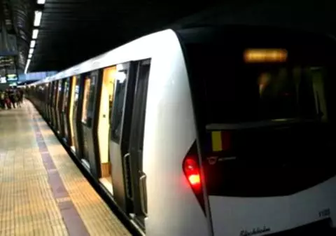 Un bărbat de 46 de ani, bătut în stația de metrou Unirii. A fost transportat de urgență la spital