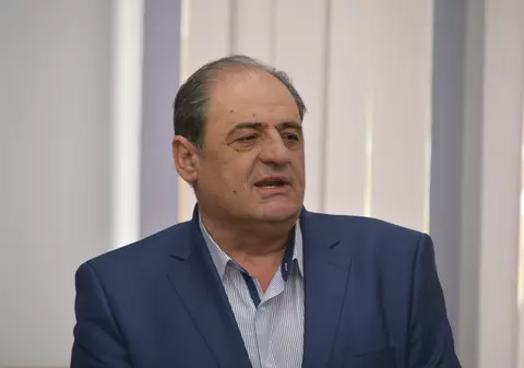 Primar obligat de instanță să plătească 3.000 de euro unei consiliere pe care a jignit-o profund. Edilul a numit-o "animala dracului"