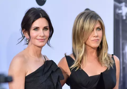 Jennifer Aniston și Courteney Cox, clipe de groază în avion. Aeronava a rămas fără o roată, la decolare / FOTO&VIDEO