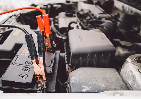 (Publicitate) Baterie auto descărcată? Cum să eviți defectarea acumulatorului auto iarna