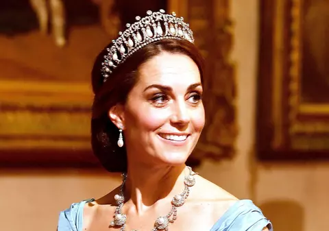 Cele mai frumoase capete încoronate din lume! Regine și prințese ce par desprinse din povești