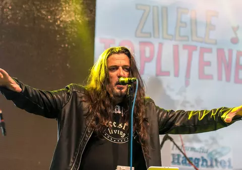 Gabi Nicolau de la Krypton a fost plimbat între spitale, în criză de colecist. “Nu avem specialist ecograf!”