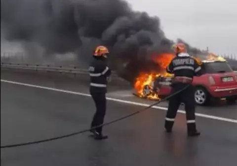 VIDEO | O mașină a ars ca o torță pe Autostrada București - Ploiești
