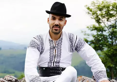 Solist de muzică populară și fost concurent la Chefi la cuțite, implicat într-un accident. "Am intrat cu mașina în șanț"
