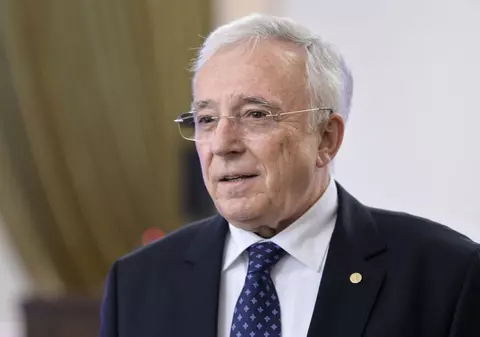 Isărescu îi răspunde lui Dragnea: „Un consiliu monetar ar duce euro la 7-8 lei”