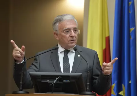 Isărescu: Nu suntem nici în prăpastie, nici pe marginea ei, dar cea mai mare parte a creșterii este pe consum. ”Situația este albastră, dar controlabilă. Bleu ciel, să spunem”