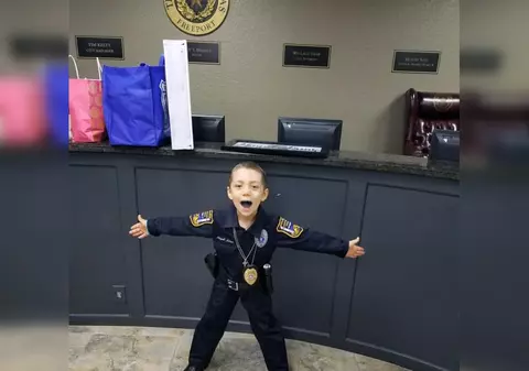 O fetiță de 6 ani care suferă de cancer și-a îndeplinit visul de a deveni polițistă, în Statele Unite. "A fost un moment magic" / FOTO&VIDEO