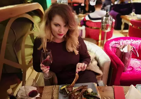 Experimentul făcut de Oana Lis. "Brunetă și photoshopată"
