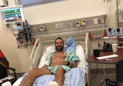 Prima imagine cu Tibi Ușeriu, în spital după ce s-a retras din cursa extremă din Canada. "Mi-e rău, văd triplu și am senzația că îmi crapă capul"