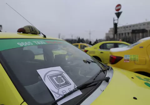 Reacția Uber, după protestul taximetriștilor: 'Susținem reglementarea serviciilor de transport alternativ'