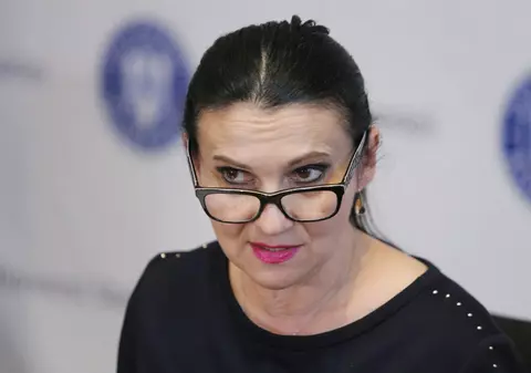 Sorina Pintea, despre cazul soției unui preot din Bacău care s-a aruncat din ambulanță. „Asistenta de pe ambulanţă a considerat că este mai bine să stea lângă şofer în față”