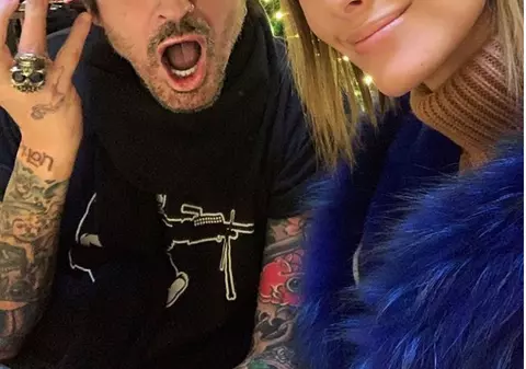 FOTO | Tommy Lee, fostul soț al Pamelei Anderson, s-a căsătorit. Cât de sexy este soția rockerului