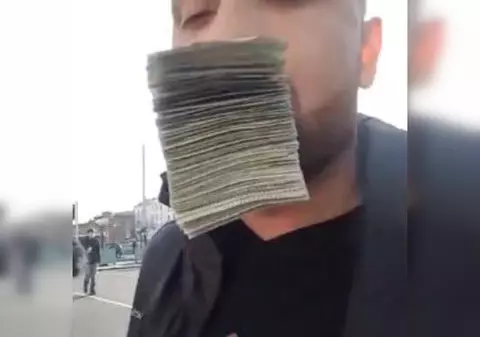 Strugurel Lingurar, românul care a scandalizat Irlanda, a dat 5.000 de euro gratis pe stradă. Momentul a fost transmis live pe Facebook / VIDEO