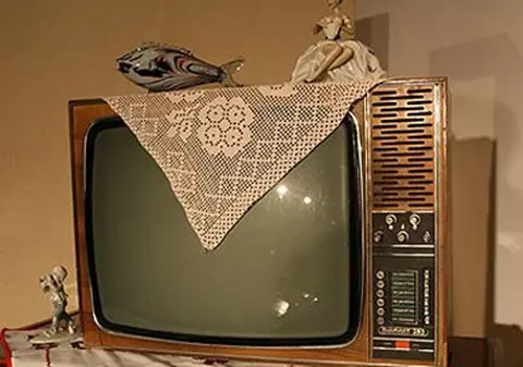 Televizoarele la care românii s-au uitat în perioada comunistă au revenit. ”Se vor axa pe nostalgie și preț accesibil”