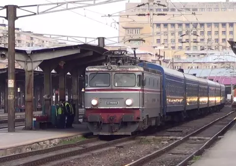 Un bărbat s-a aruncat în faţa trenului în zona Pajura. Trenurile spre şi dinspre Bucureşti au întârzieri