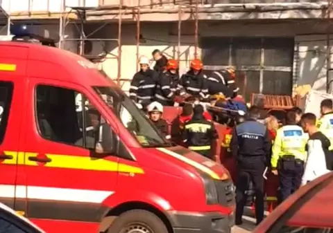 Un muncitor a murit după ce a căzut de la etajul 9 al unui bloc din București. Avea doar 22 de ani și era tatăl unui bebeluș de două luni