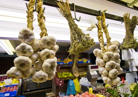 România, țara lui Dracula, va oferi subvenții pentru creșterea usturoiului