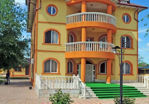 Cazul Țăndărei ajunge din nou în presa britanică. The Telegraph: „Case în stil Tony Soprano ridicate cu bani obținuți din traficul de copii și ajutoarele sociale din Marea Britanie”