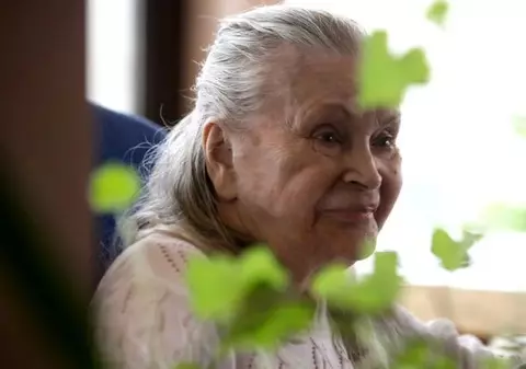 Fiul Zinei Dumitrescu are de achitat o factură de 10.000 de euro la azilul unde a trăit creatoarea de modă