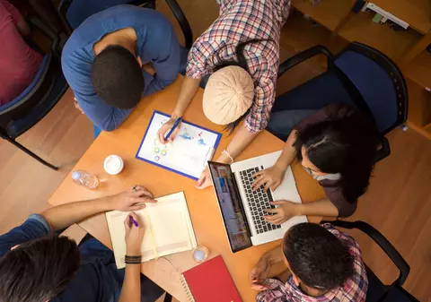 Studenţii pot primi granturi între 40.000 şi 100.000 de euro prin Programul Innotech Student. Ce prevede proiectul