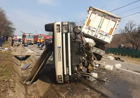 Accident înfiorător între două TIR-uri și un camion în Iași. Unul dintre șoferi a murit / FOTO