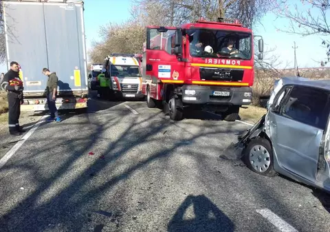 Trei oameni au murit și alți trei au fost răniți, în două accidente grave