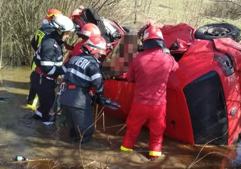 Un șofer de 19 ani a provocat un accident în care a murit fratele lui. Tânărul abia își luase permisul și urma să plece la muncă în străinătate