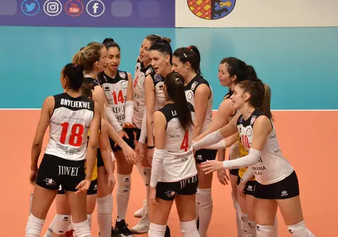 CSM Volei Alba-Blaj a câştigat derby-ul campionatului de volei feminin