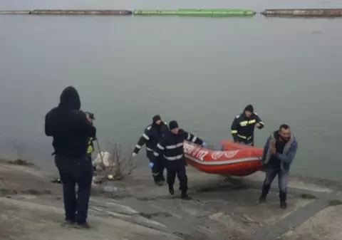 Un bărbat complet dezbrăcat a fost găsit mort în apele Oltului