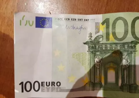 Reacția unei românce din Italia după ce a fost prinsă cu 1.000 de euro falși în poșetă