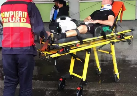 Patronul unei echipe de fotbal din România l-a bătut pe arbitru în pauza meciului la vestiare
