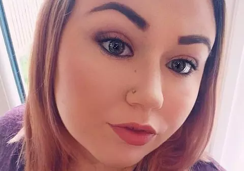 O tânără de 24 de ani, mama unui copil, a murit în timpul unei provocări stupide, în propria casă. Apelul disperat lansat de mama acesteia